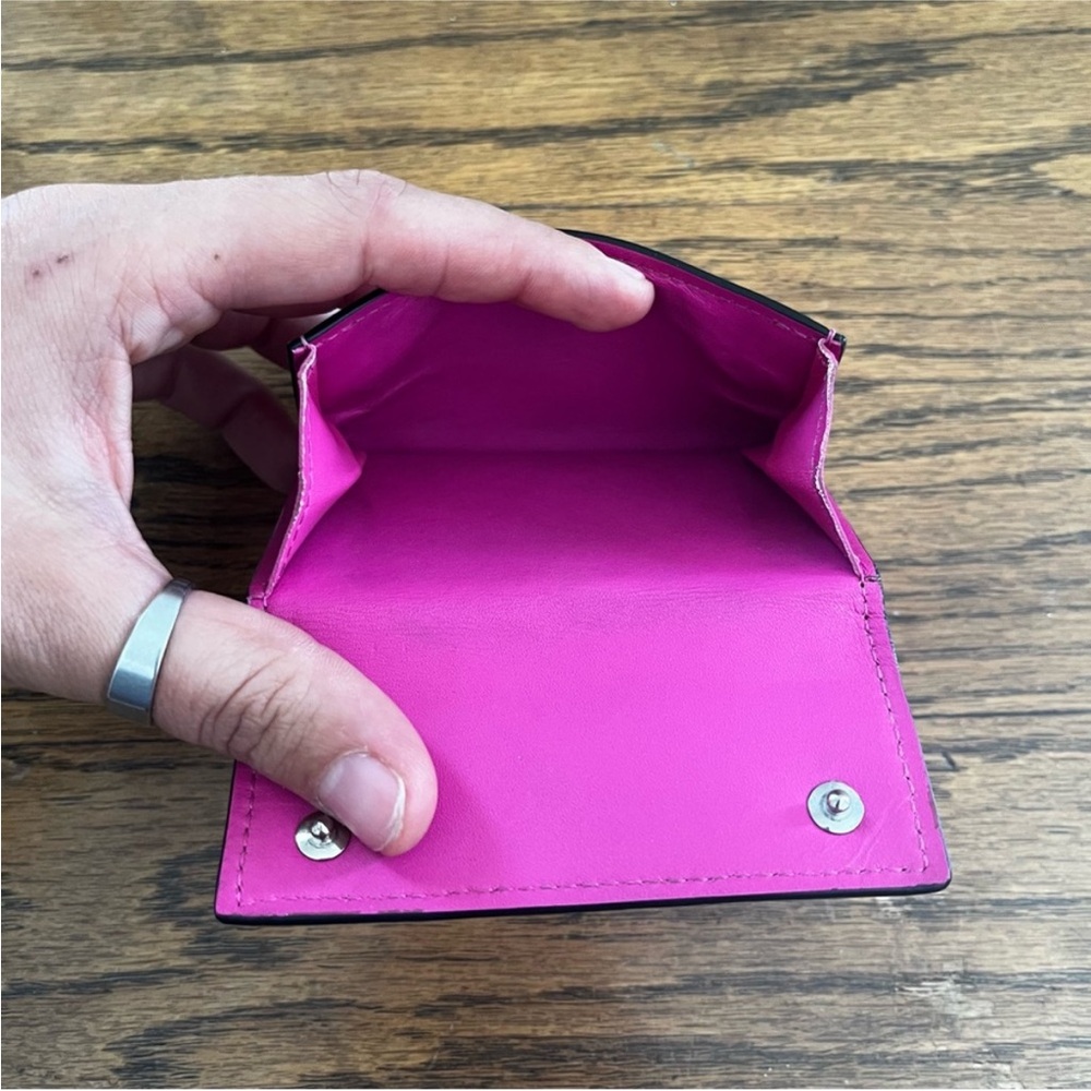 Louis Vuitton Taiga Rama Discovery Compact Wallet in a stunning hot pink color - Picture 3 of 9